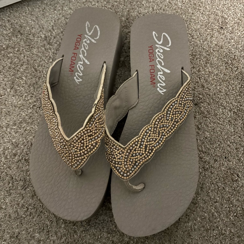 Skechers Women's Sandals in Gray with Gold Accents Size 9.5